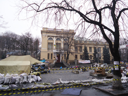Barricades outside the National Parliamentary Library of Ukraine. (Photos via IFLA website)